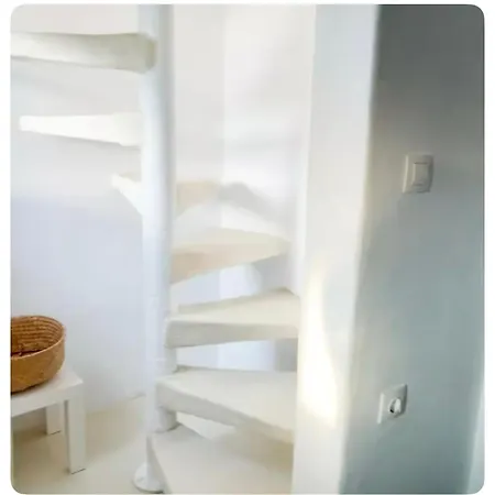 The House דירה *